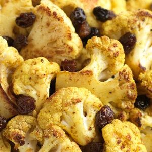 Roasted Cauliflower with Curry and Raisins 1000x383
