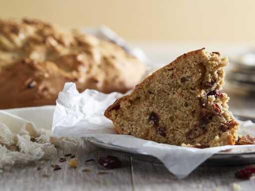 Currant-Banana Soda-Bread-with-Caraway-Seeds_1770_1180